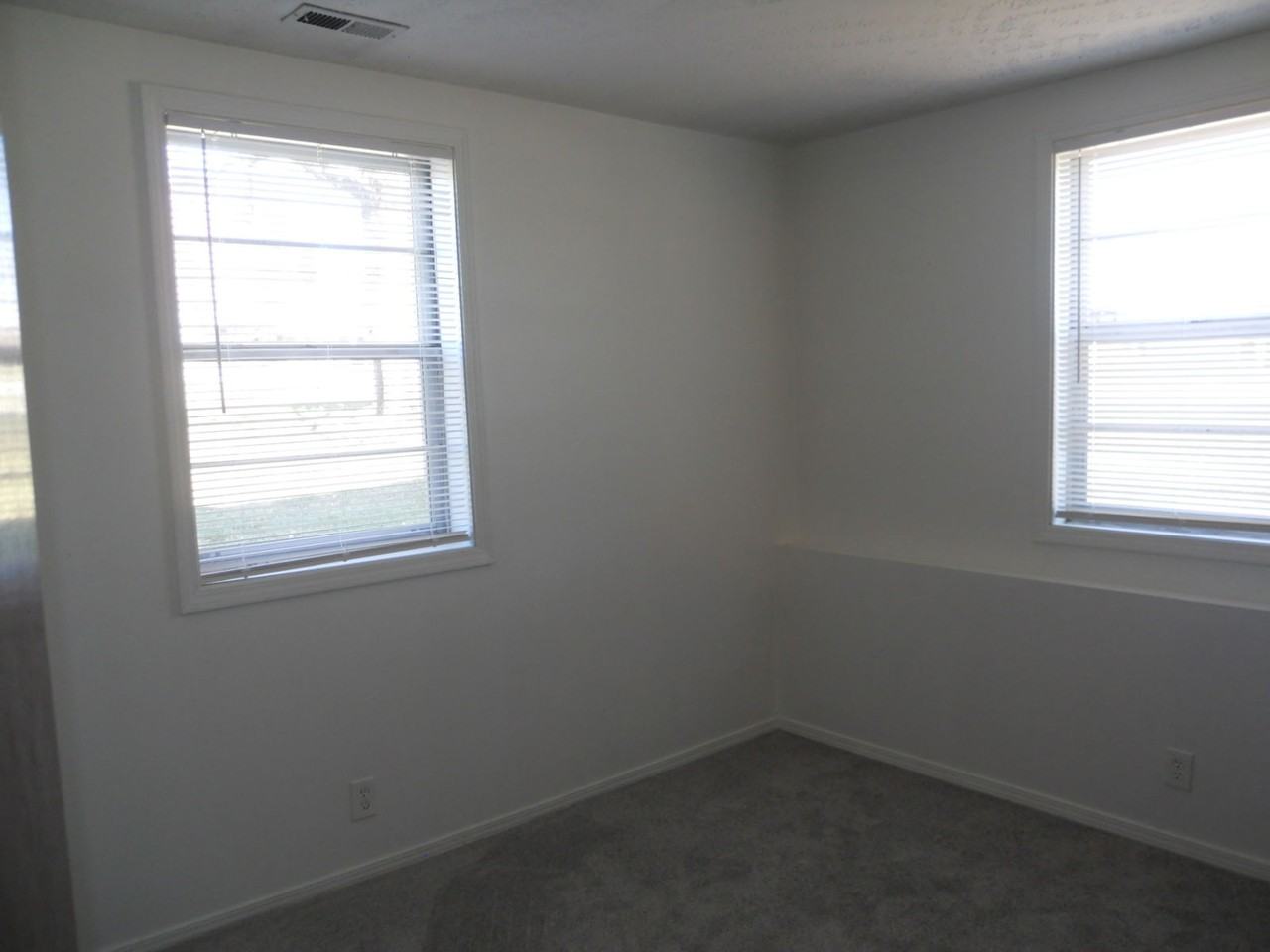 2003 W 27th St #2 - Photo 5 of 8