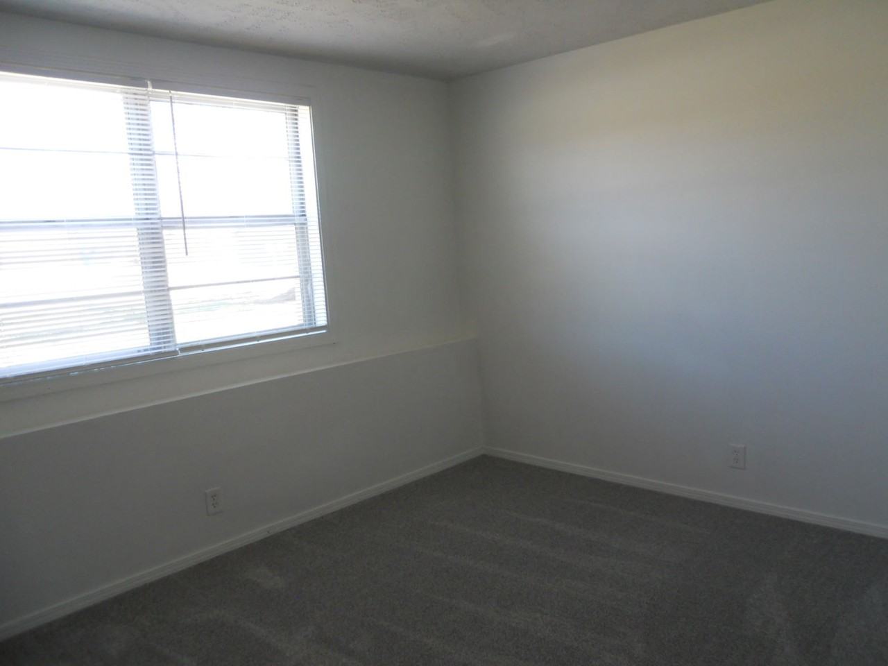 2003 W 27th St #2 - Photo 6 of 8