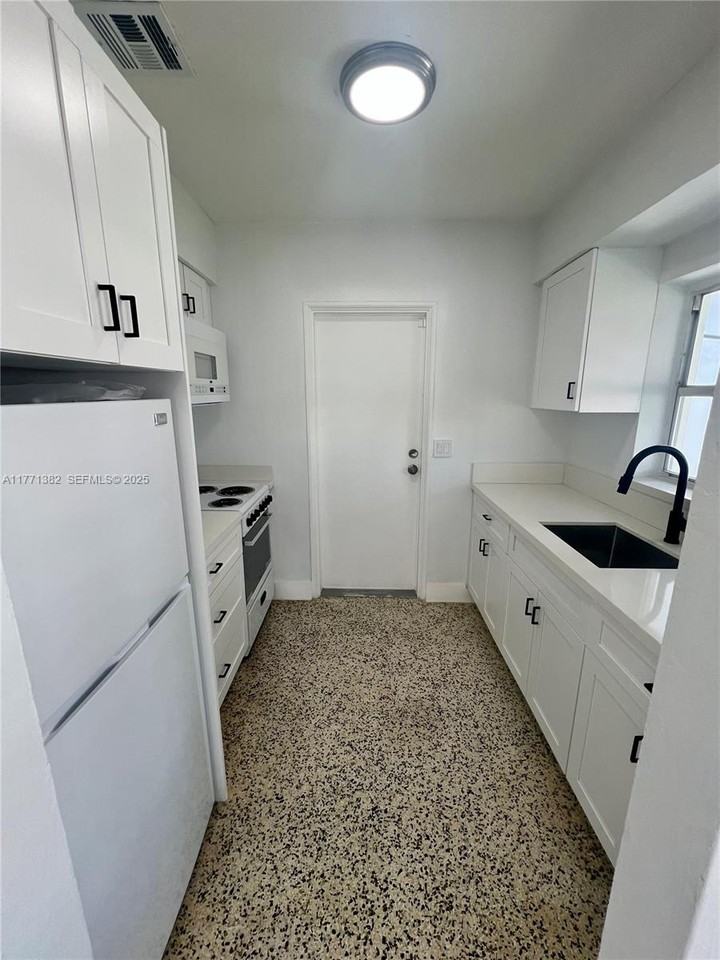 1710 Arthur Street ##0 - Photo 7 of 14