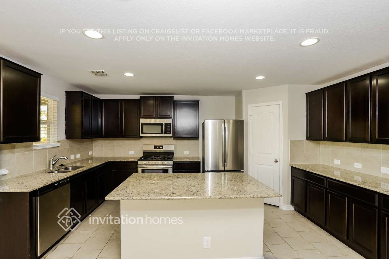 9203 Savoy Sands - Photo 6 of 17