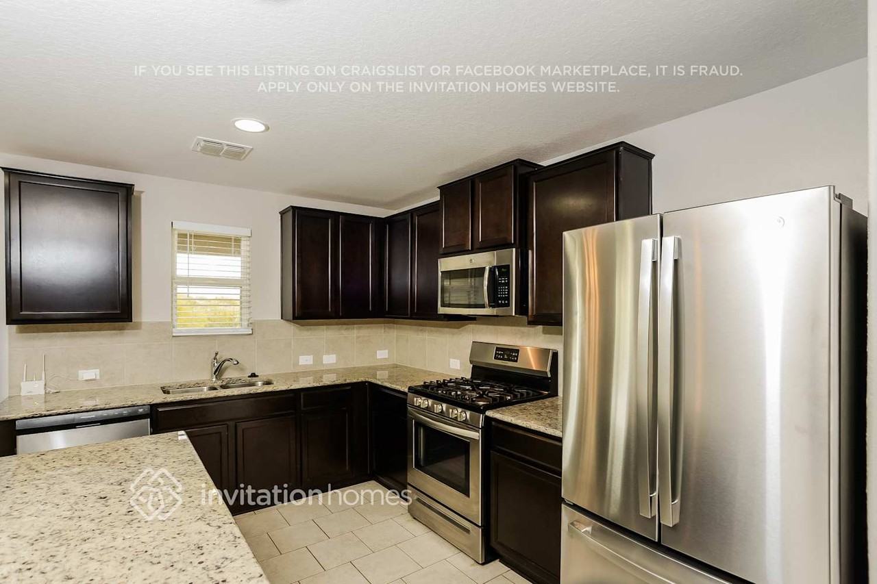 9203 Savoy Sands - Photo 7 of 17