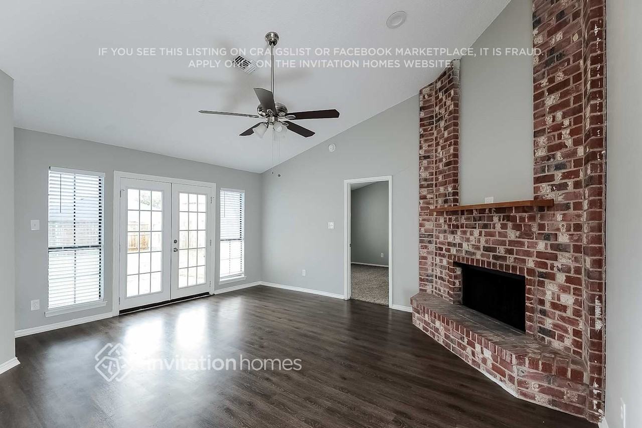 3707 Seville Ln - Photo 2 of 21