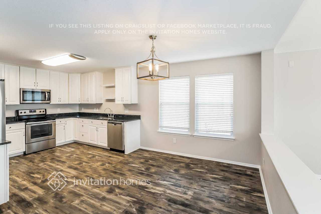 250 Pine Crest Dr - Photo 4 of 16