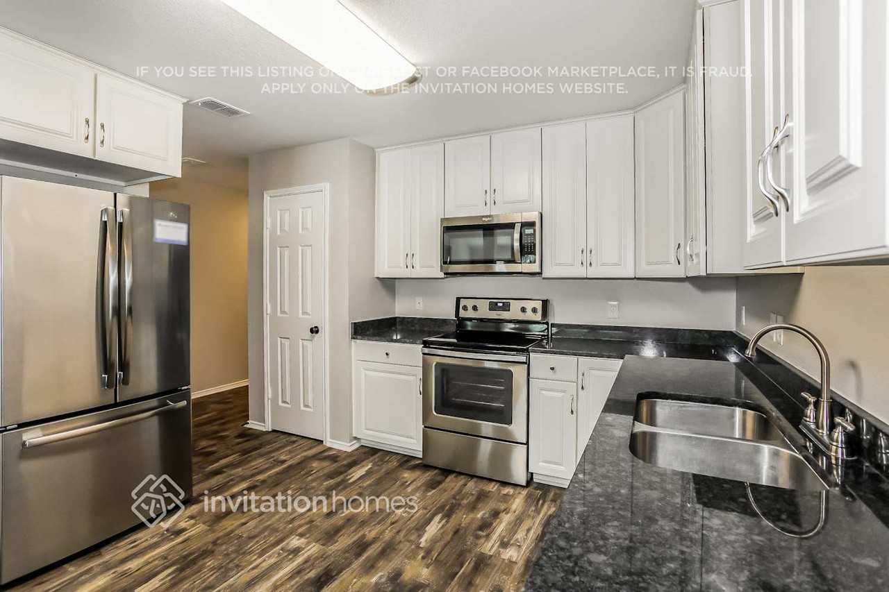 250 Pine Crest Dr - Photo 5 of 16