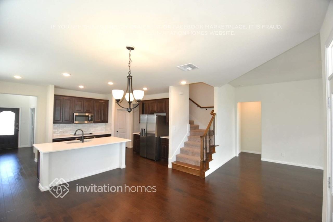 1504 Smoke Signal Ln - Photo 4 of 19