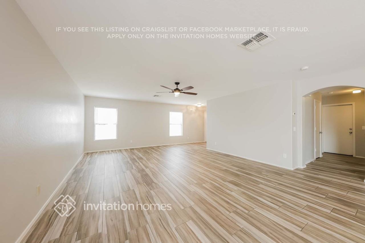 12845 W Myer Ln - Photo 3 of 16