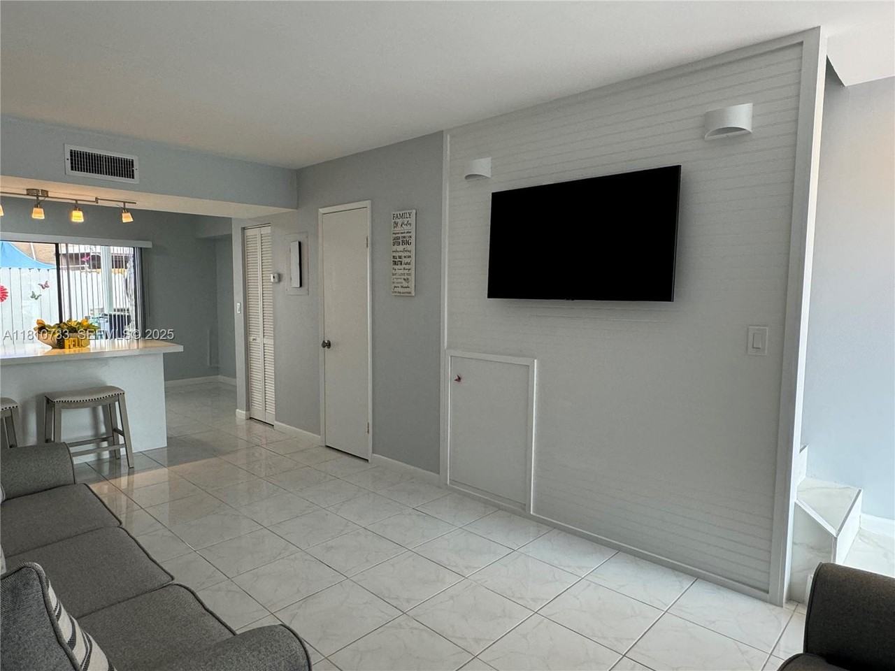 1817 Southwest 107th Avenue - Photo 4 of 6