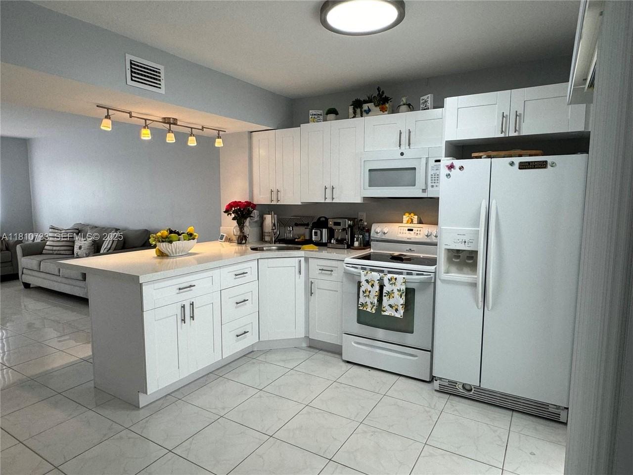 1817 Southwest 107th Avenue - Photo 5 of 6