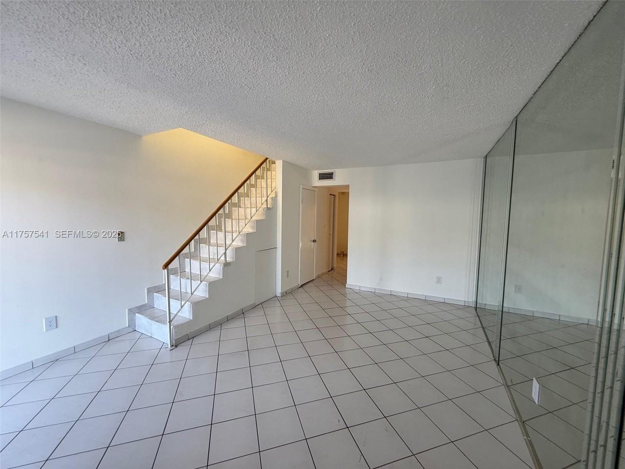 5301 West 22nd Court - Photo 3 of 11