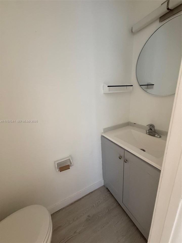 5301 West 22nd Court - Photo 6 of 11