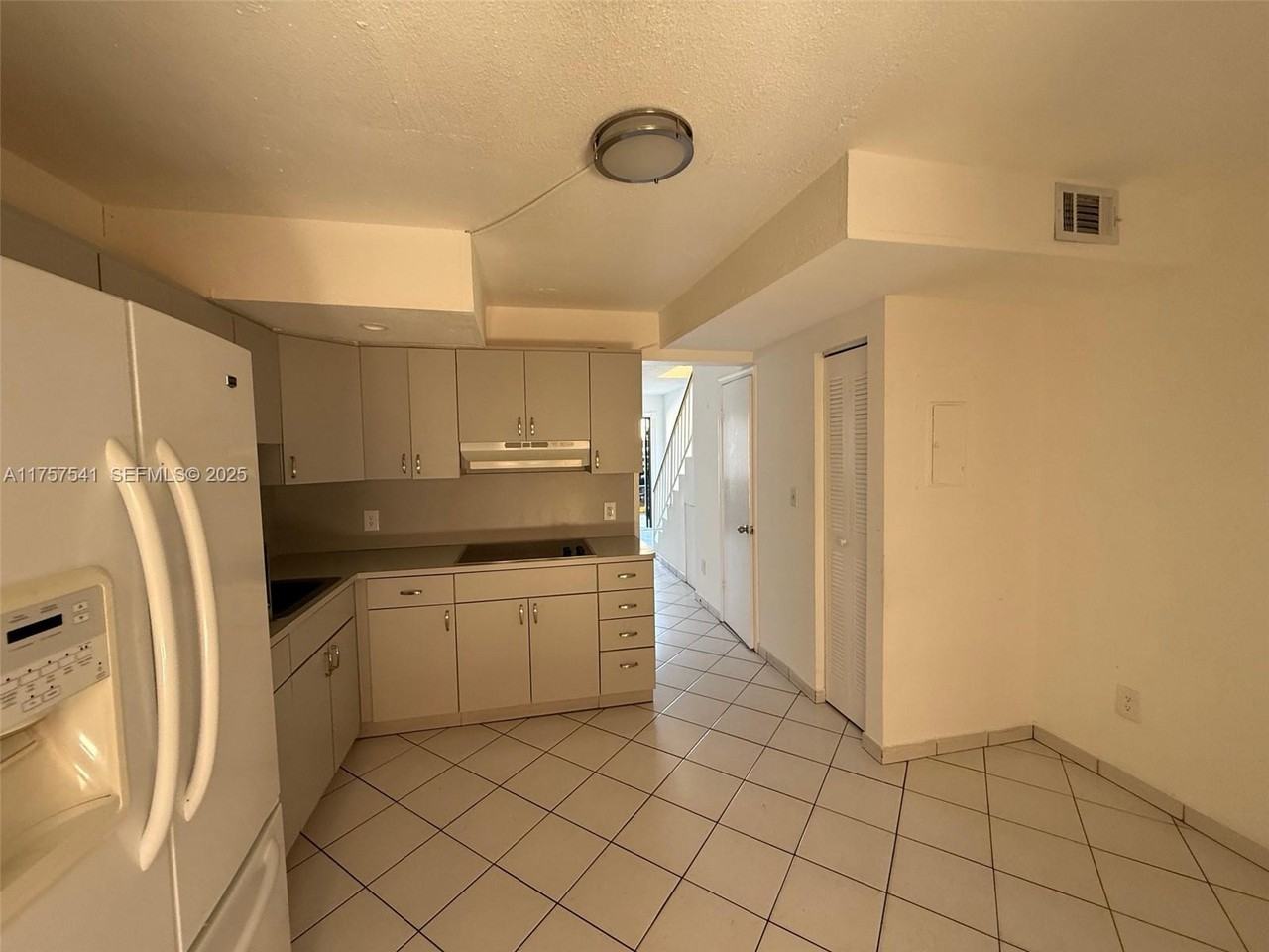 5301 West 22nd Court - Photo 7 of 11