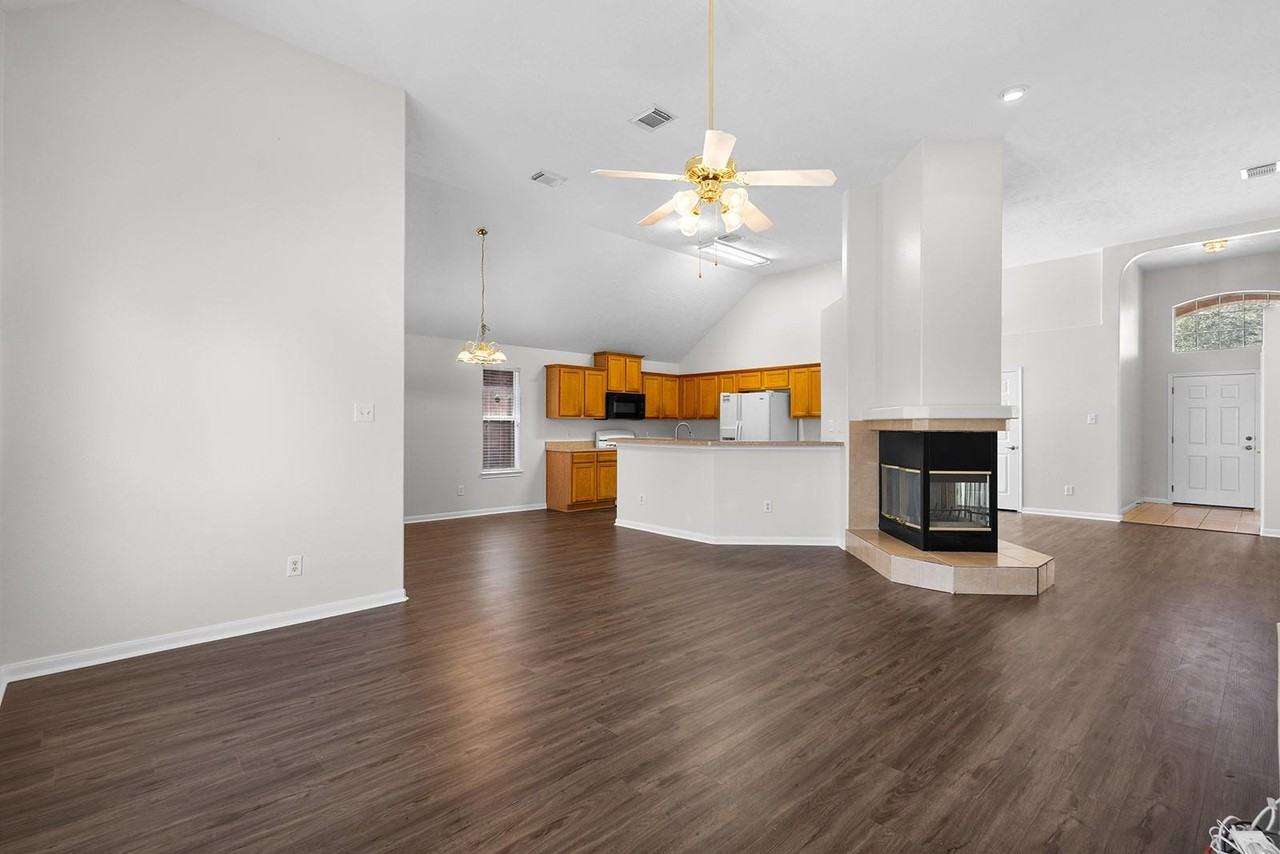 6222 Founding Dr - Photo 3 of 25