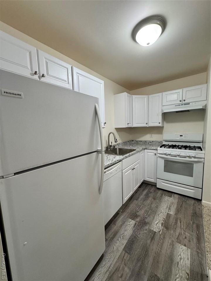 15 Fern Ct - Photo 5 of 11