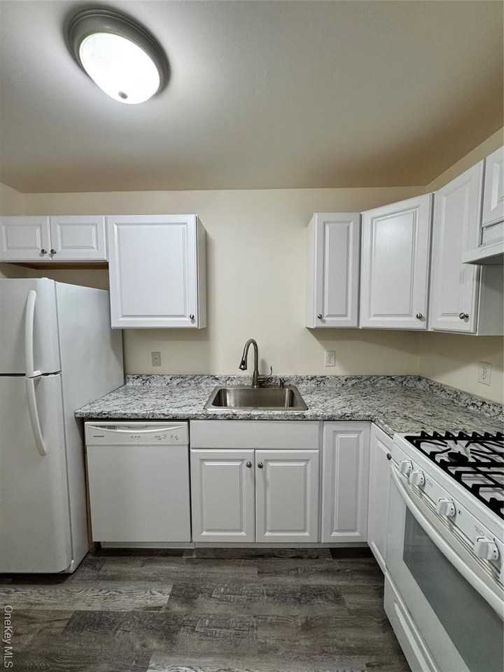 15 Fern Ct - Photo 6 of 11