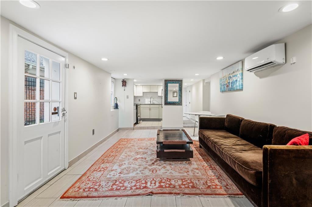 2429 Octavia St - Photo 3 of 17