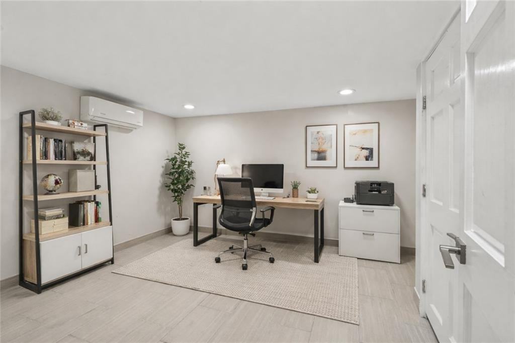 2429 Octavia St - Photo 5 of 17