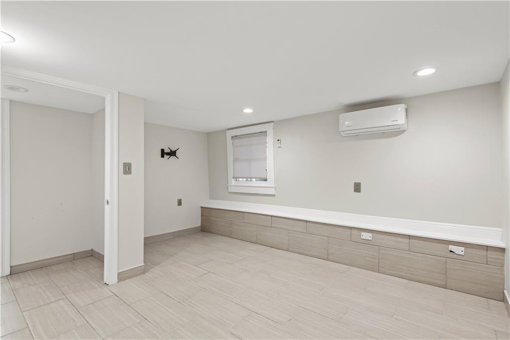 2429 Octavia St - Photo 7 of 17