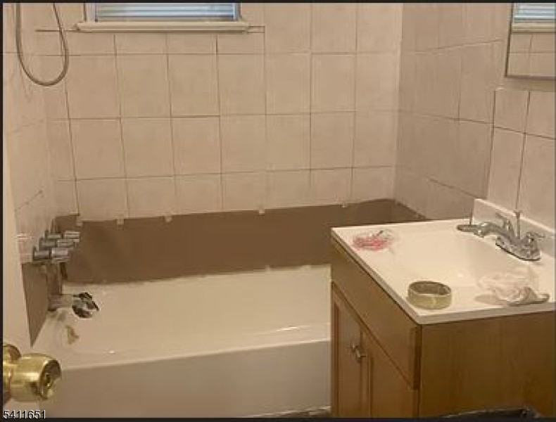 79 Hopkins Pl Unit A - Photo 3 of 3