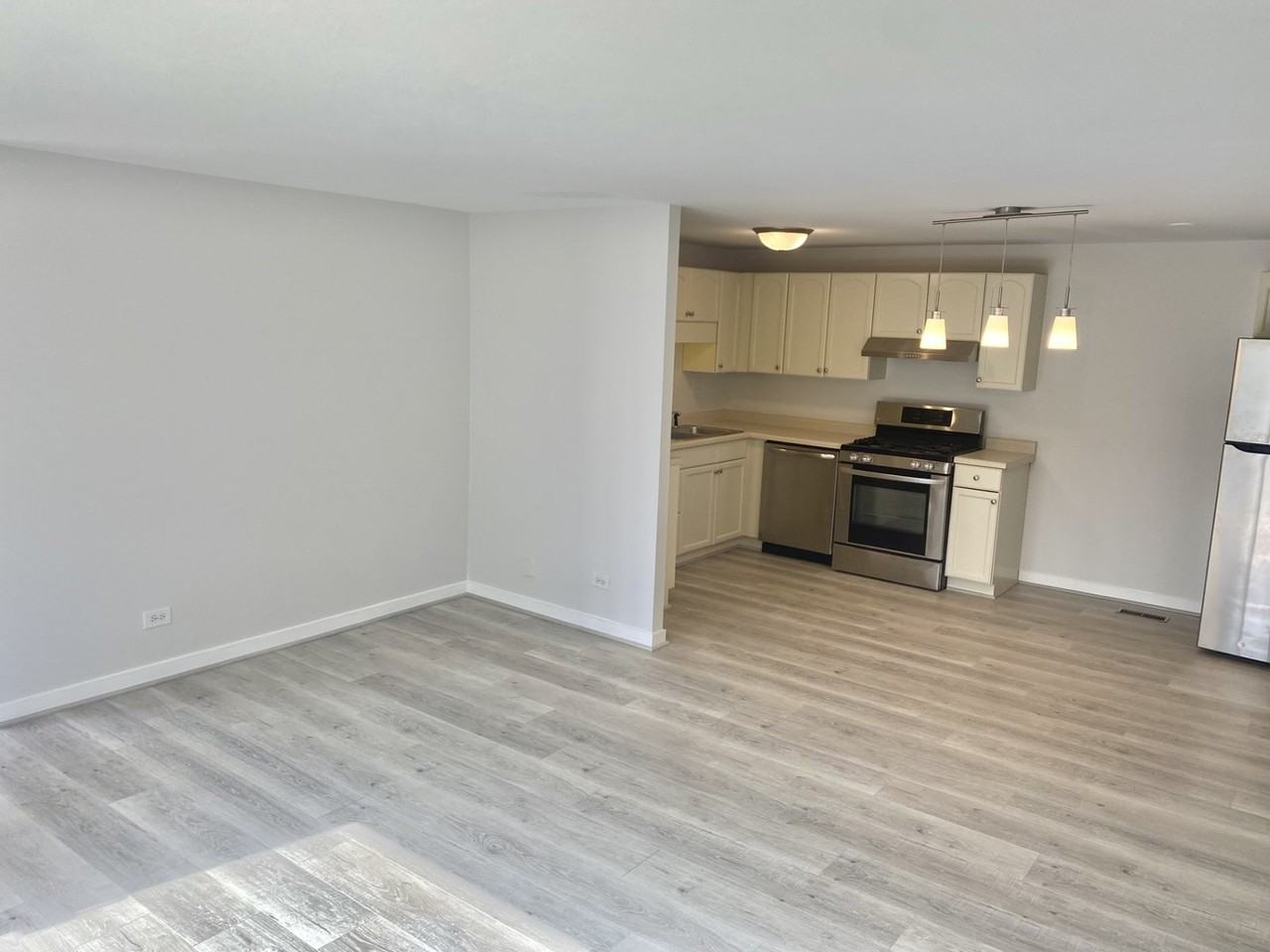 214 Barcliffe Ln - Photo 3 of 12