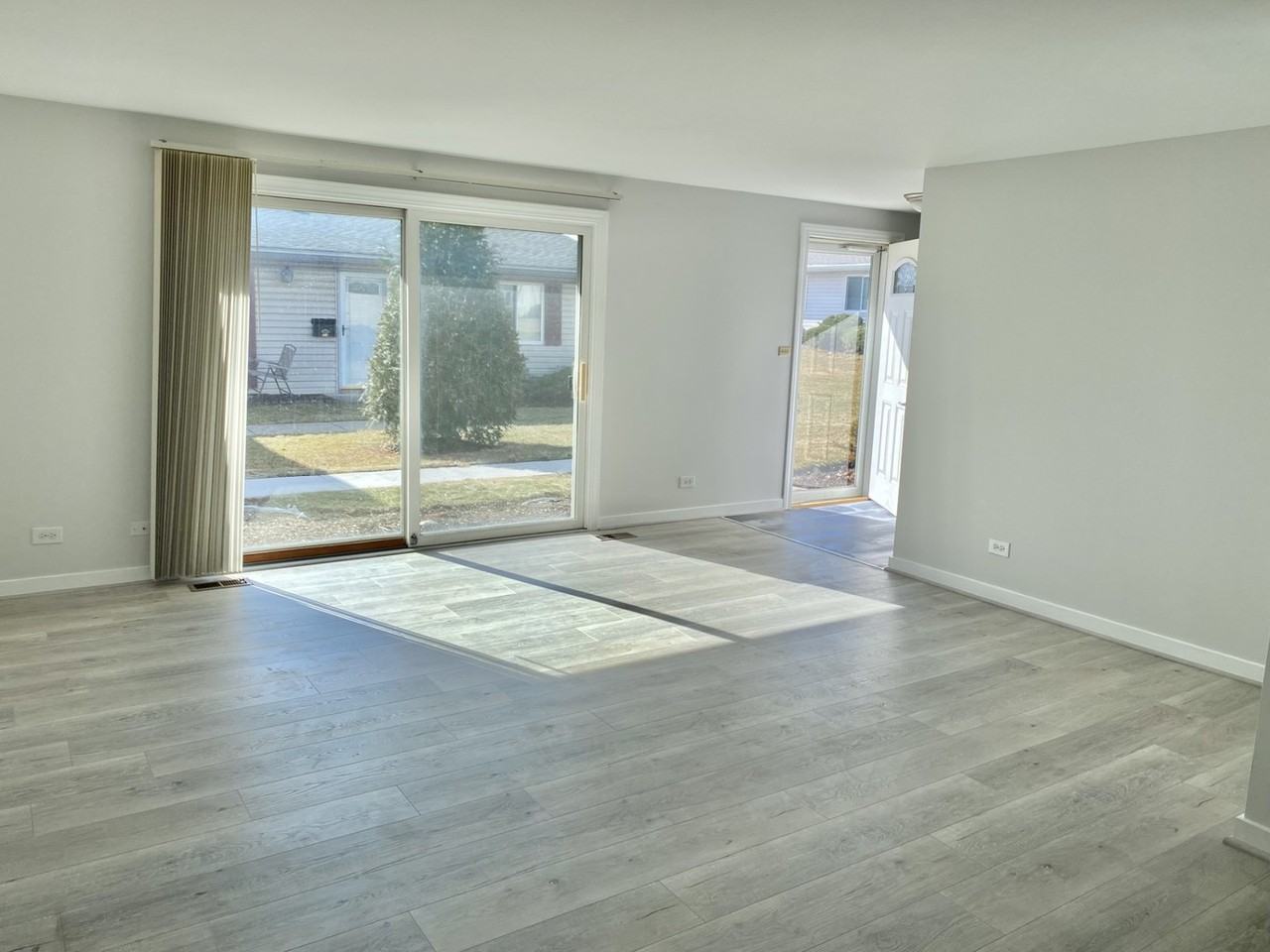 214 Barcliffe Ln - Photo 5 of 12