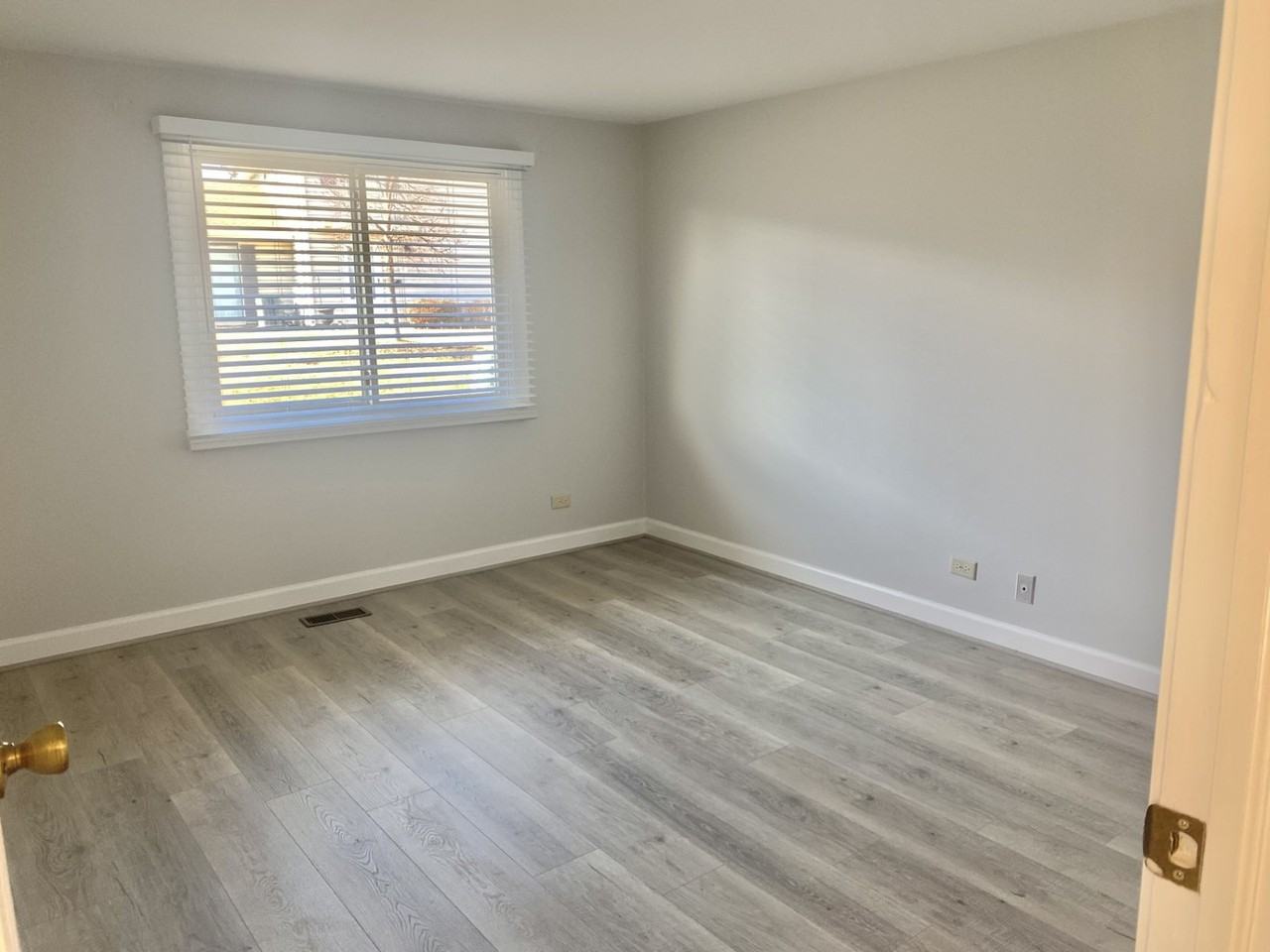 214 Barcliffe Ln - Photo 7 of 12