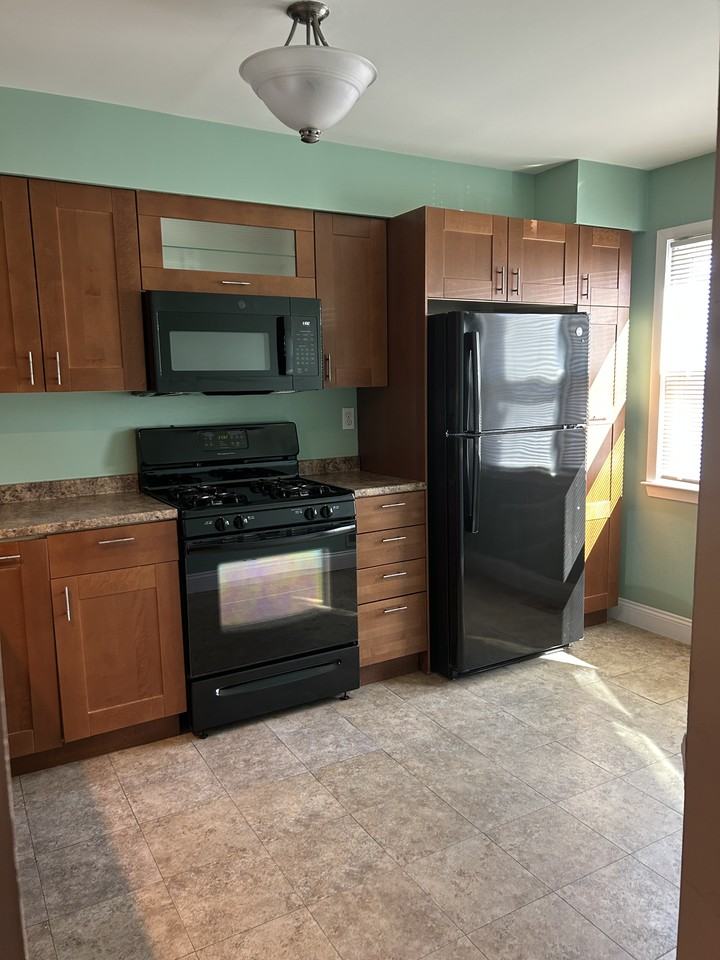 135 W Nyack Rd - Photo 4 of 15