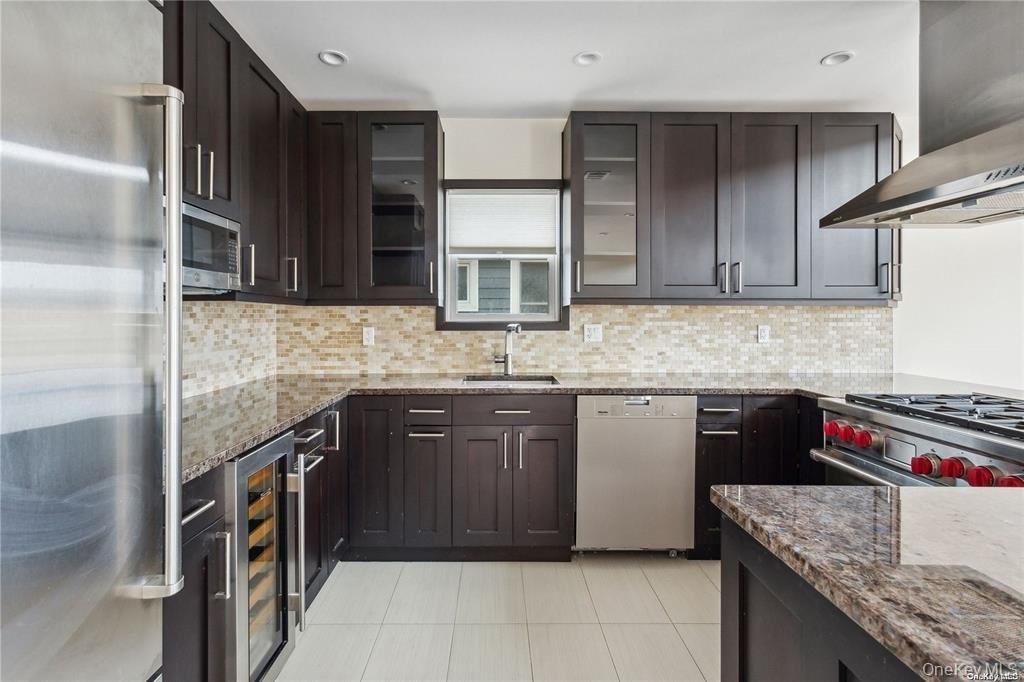 225 E Walnut St ##1 - Photo 4 of 26