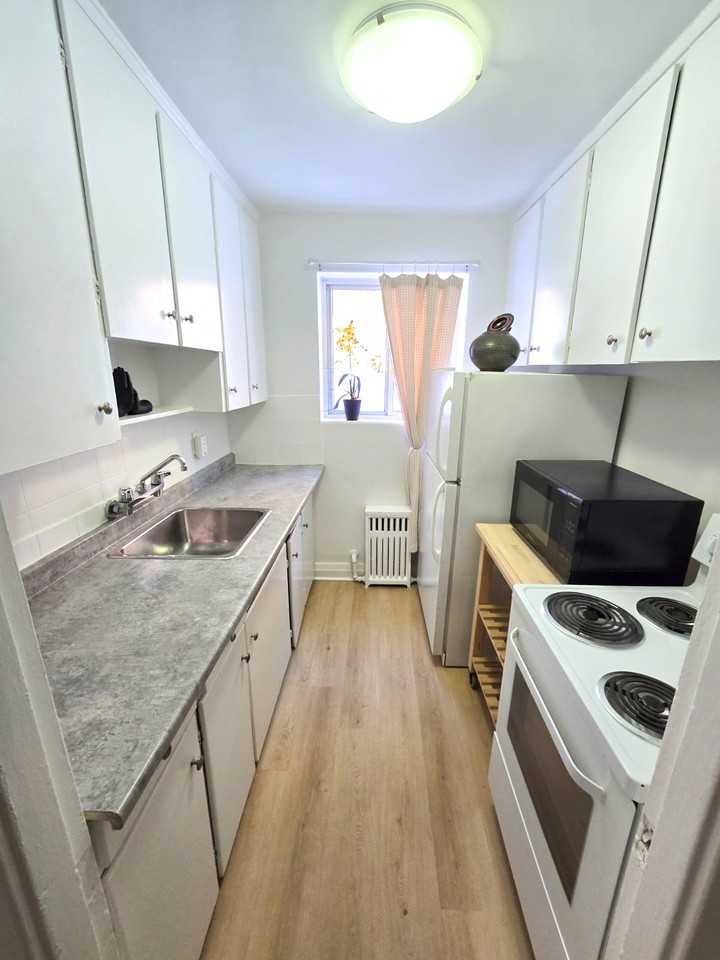 309 The Kingsway #B1 - Photo 3 of 9