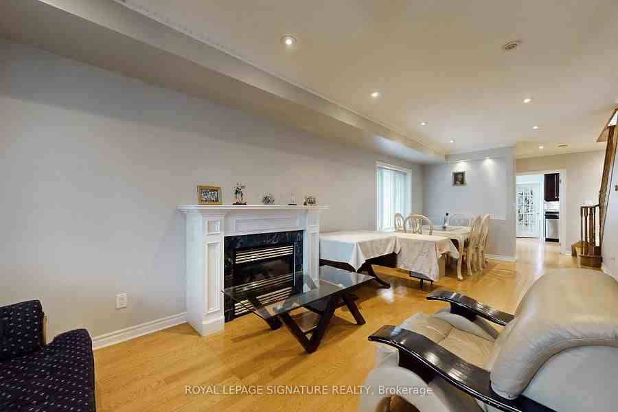 950 Greenwood Avenue - Photo 4 of 29