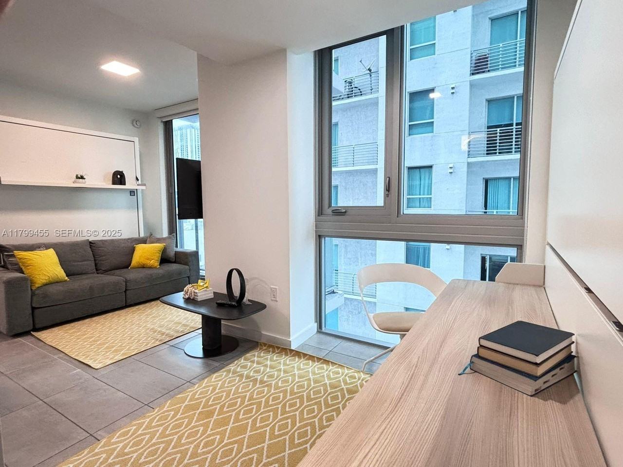 227 Northeast 2nd Street - Photo 4 of 30