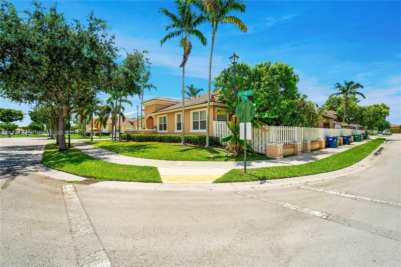 23801 Southwest 109th Place - Photo 2 of 32