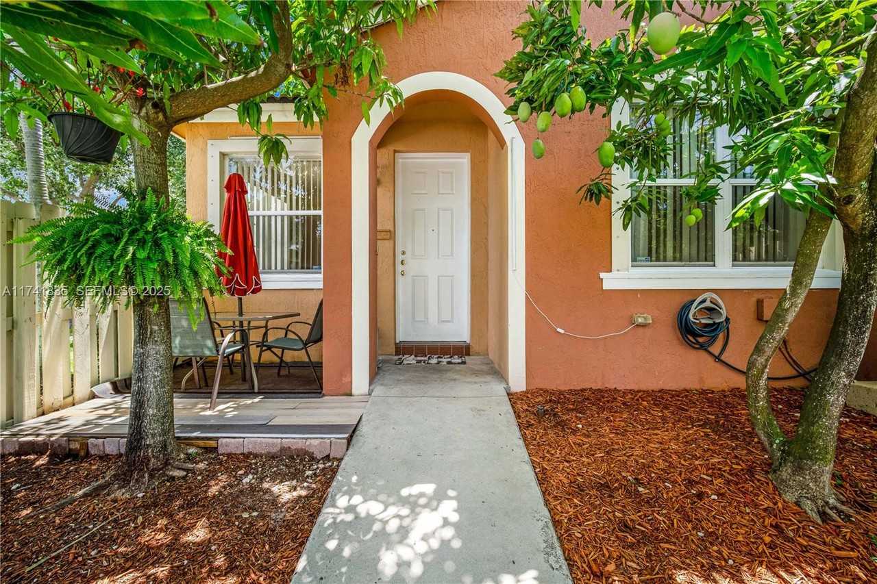 23801 Southwest 109th Place - Photo 4 of 32