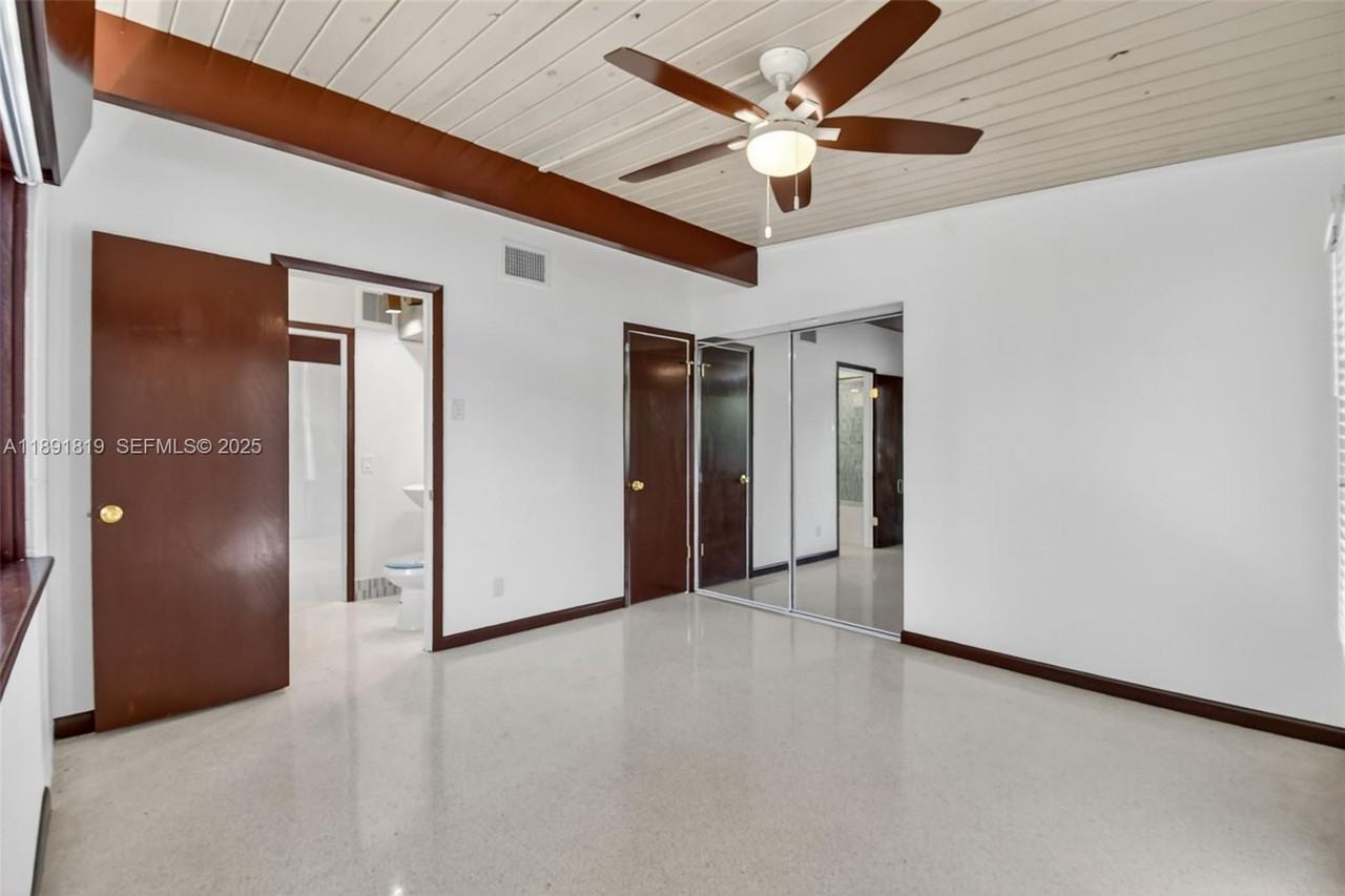 630 Northeast 14th Avenue ##F - Photo 7 of 18