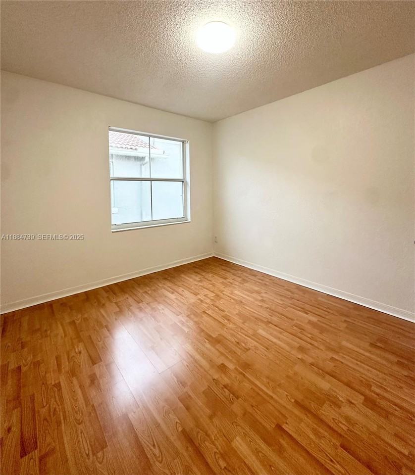 12661 Southwest 54th Court - Photo 4 of 10