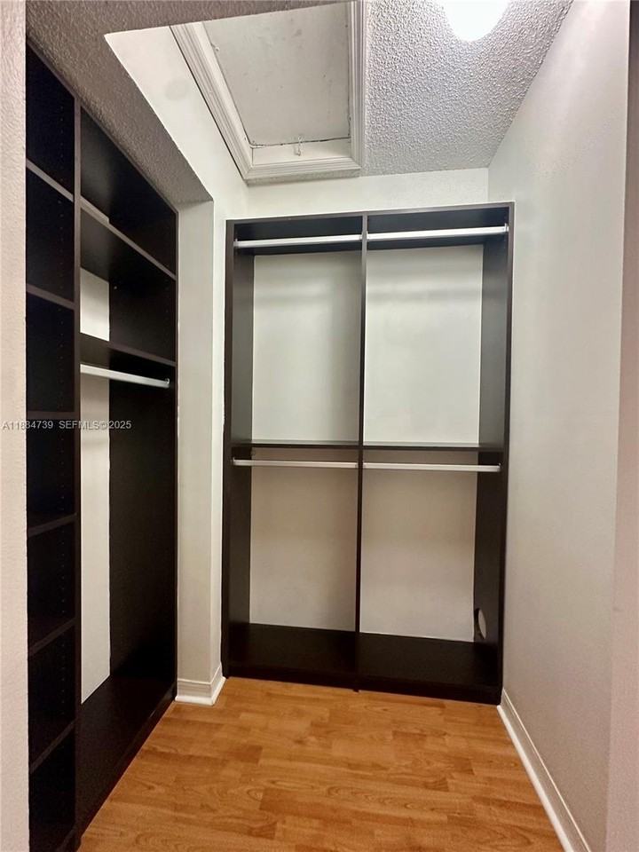 12661 Southwest 54th Court - Photo 5 of 10