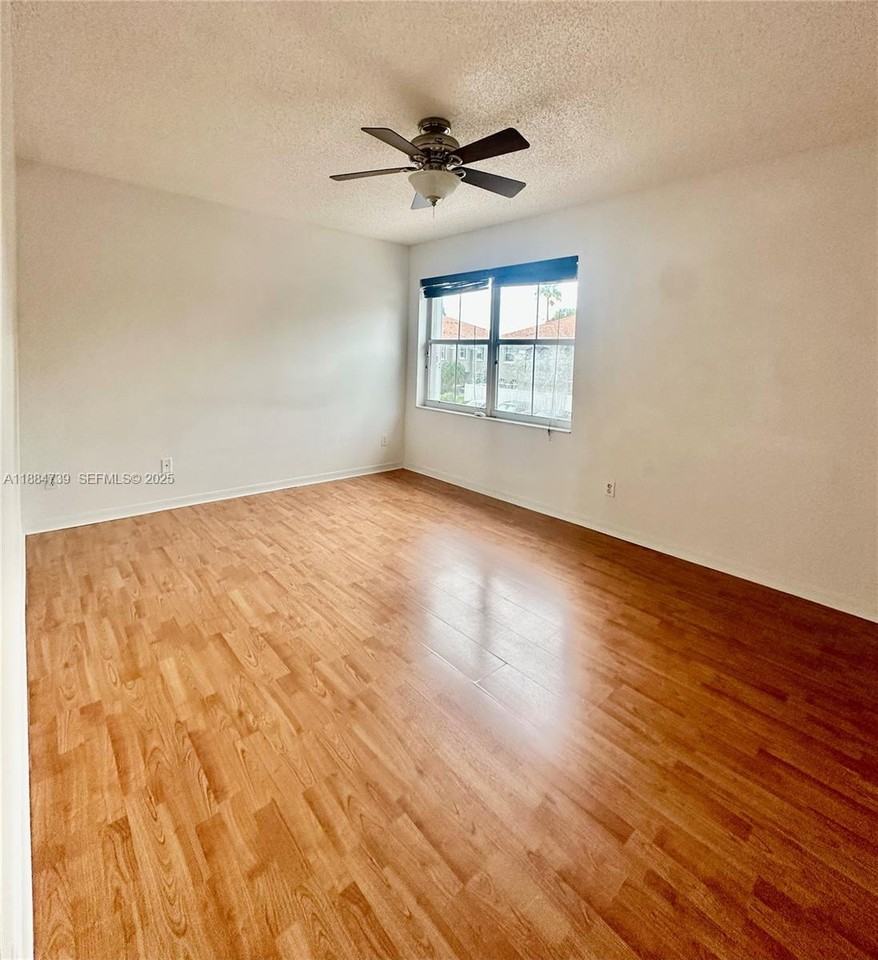 12661 Southwest 54th Court - Photo 6 of 10