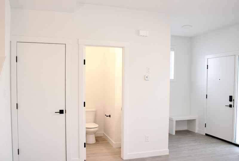 9938 162 Street Northwest - Photo 4 of 9