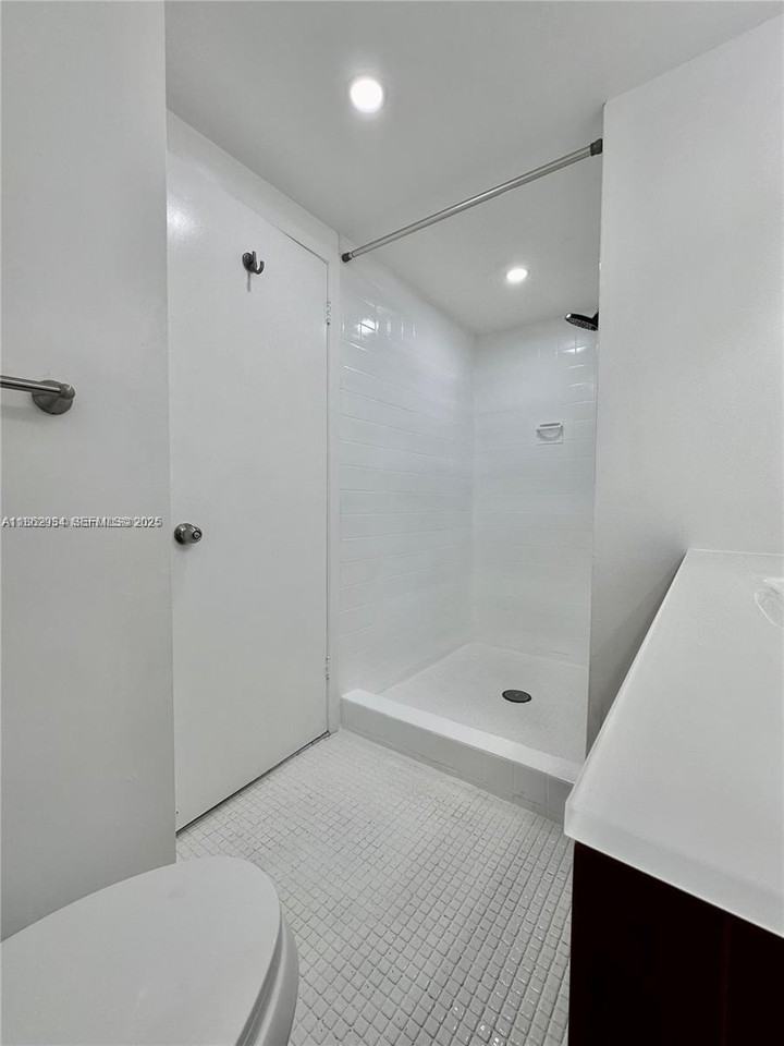 2500 Parkview Drive - Photo 3 of 22