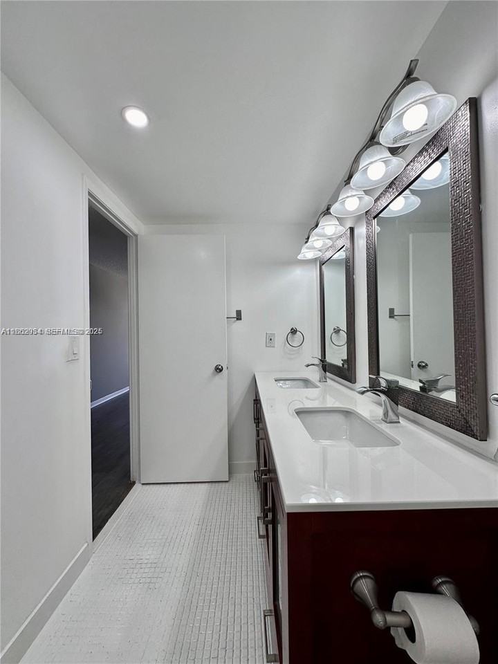 2500 Parkview Drive - Photo 4 of 22