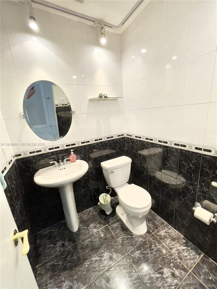 2301 Northwest 55th Street - Photo 7 of 44