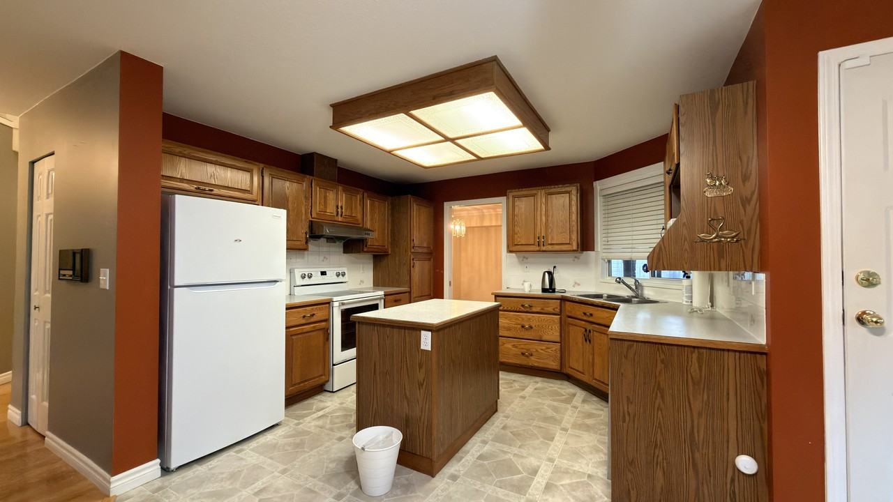 90 Ave & 158 St - Photo 3 of 20