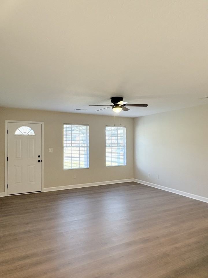 353 Catalpa Cir #NA - Photo 2 of 13