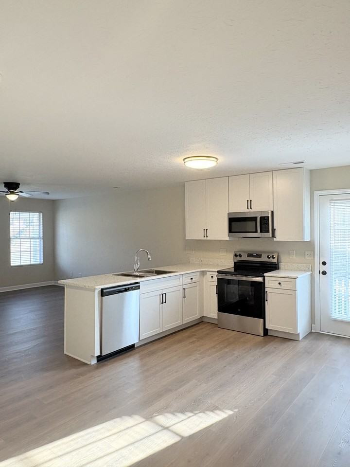 353 Catalpa Cir #NA - Photo 4 of 13