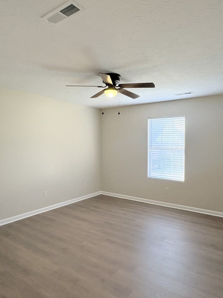 353 Catalpa Cir #NA - Photo 6 of 13