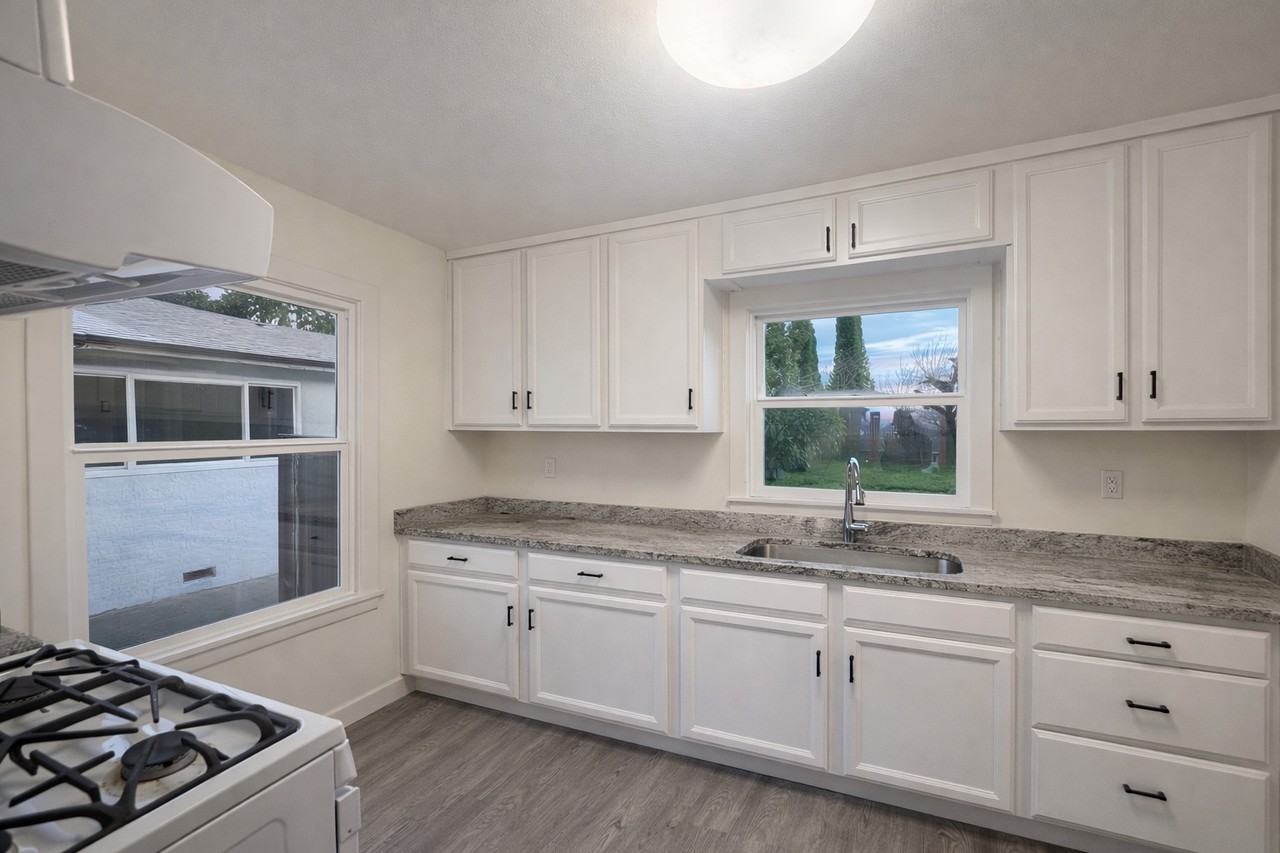 11750 Jones St #NA - Photo 2 of 5