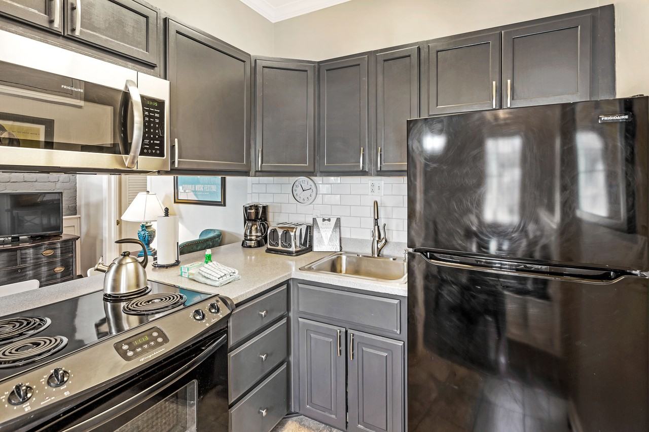 545 E Congress St #NA - Photo 2 of 25