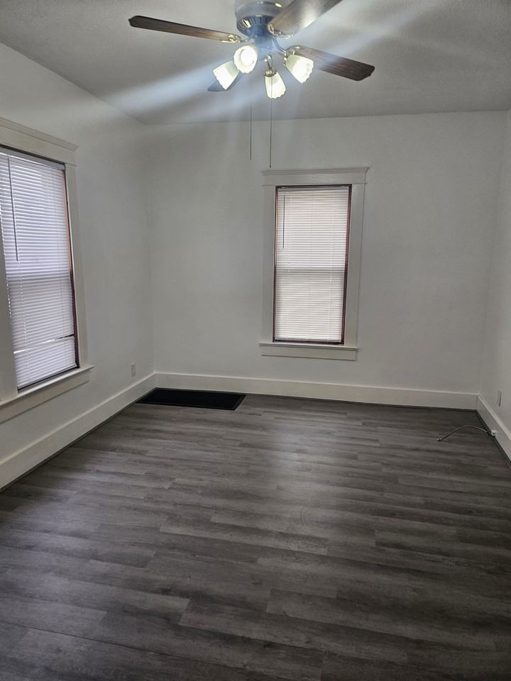 967 Davis St #1 - Photo 3 of 18