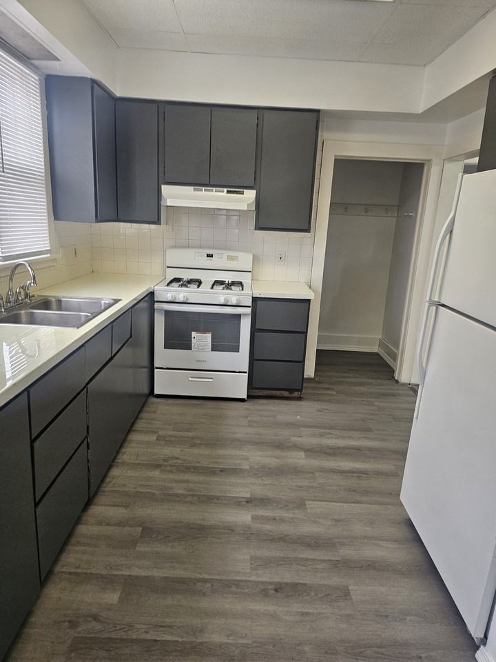 967 Davis St #1 - Photo 4 of 18