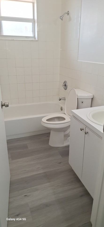 674 Nw 46th St #NA - Photo 7 of 16