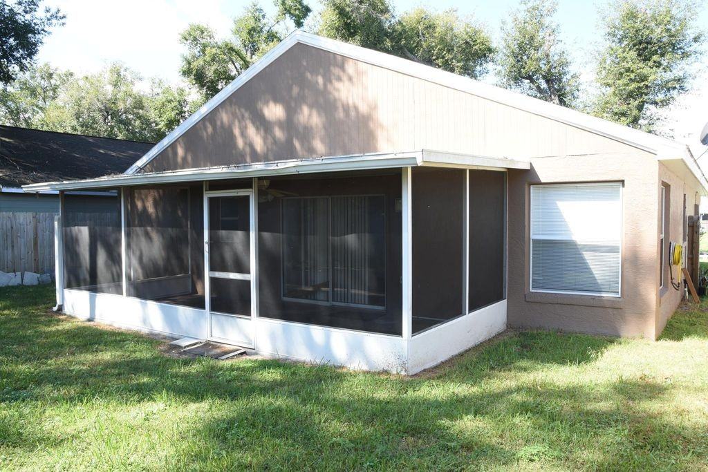 1916 Windsor Oak Dr #NA - Photo 4 of 14